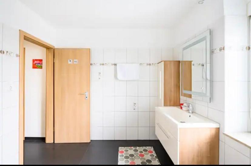 Guenstiges Gruenes Ferienzimmer Mit Separater Moderner Dusche Lörrach Exterior foto
